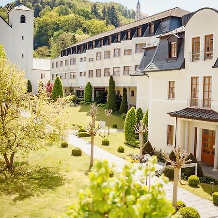 Kloster St. Josef Neumarkt in der Oberpfalz Exterior foto