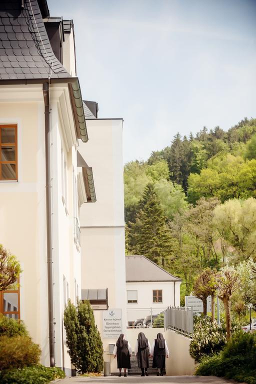Kloster St. Josef Neumarkt in der Oberpfalz Exterior foto