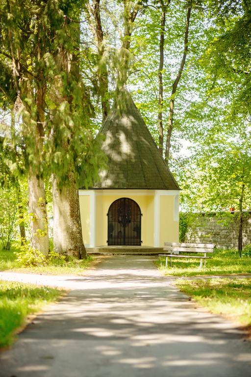 Kloster St. Josef Neumarkt in der Oberpfalz Exterior foto